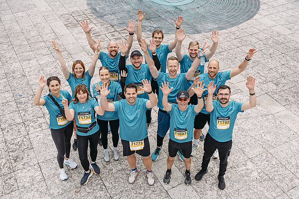 Gruppenfoto des Provadis Teams beim JP Morgan Lauf in Frankfurt