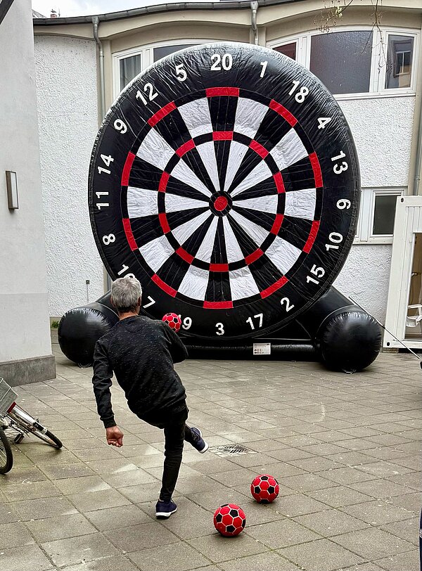 Dart-Aktion "Provadis hilft"